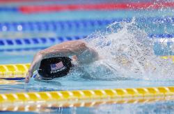 爱游戏下载-瑞士游泳选手表现出色，夺得冠军