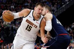 爱游戏在线-快船强势雷霆，约基奇高光表现