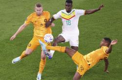 爱游戏tv-意大利险胜塞内加尔，德利赫特惊艳世界