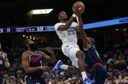 AYX官方直播-灰熊主场惜败灰熊，保持不败纪录不败的简单介绍