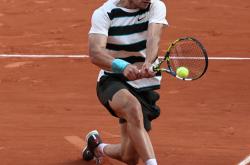 爱游戏APP-法国网球名将轻松晋级，展现实力