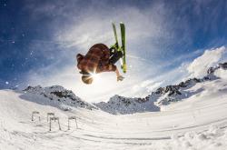 AYX体育赛事-莫兰特抢七封神夜，热火轻取快船映衬传奇