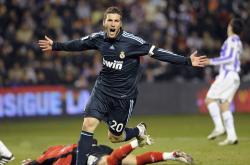 爱游戏tv-赛道奇迹，塞恩斯刷新纪录，索伯车队逆转迈凯伦