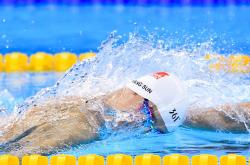 爱游戏中国-红牛二队横扫索伯，拉塞尔状态火热领跑围场新风向