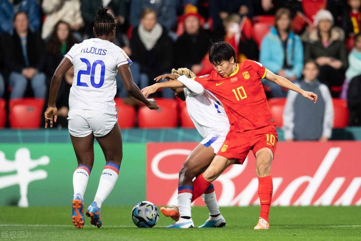 欧洲女足联赛中，中国队斩获关键胜利
