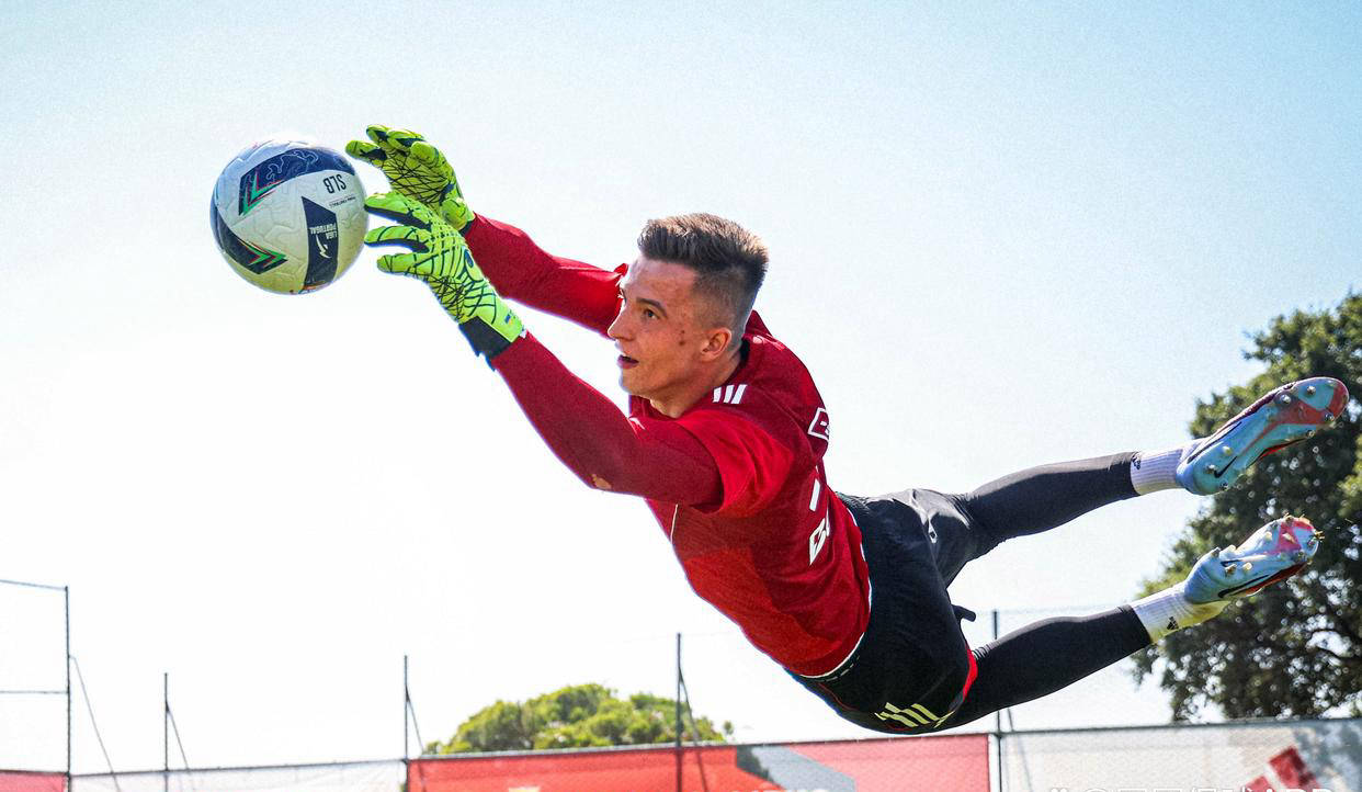 本菲卡成功晋级,小组出线形势明朗 本菲卡成功晋级,小组出线形势明朗