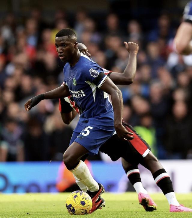 切尔西防守稳固，取得绝地反击