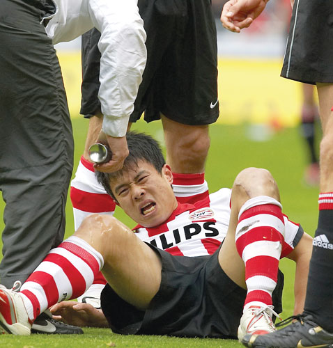 阿贾克斯队客场惨败,发挥不佳引发球迷抗议的简单介绍 阿贾克斯队客场惨败,发挥不佳引发球迷抗议的简单介绍