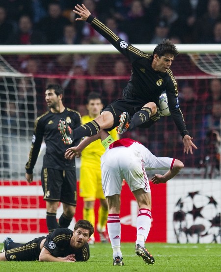 阿贾克斯队客场惨败,发挥不佳引发球迷抗议的简单介绍 阿贾克斯队客场惨败,发挥不佳引发球迷抗议的简单介绍