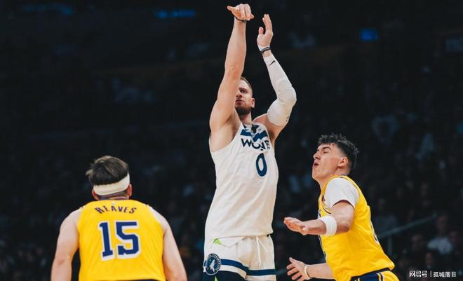 球员表现出色，展现超凡实力引领球队取胜