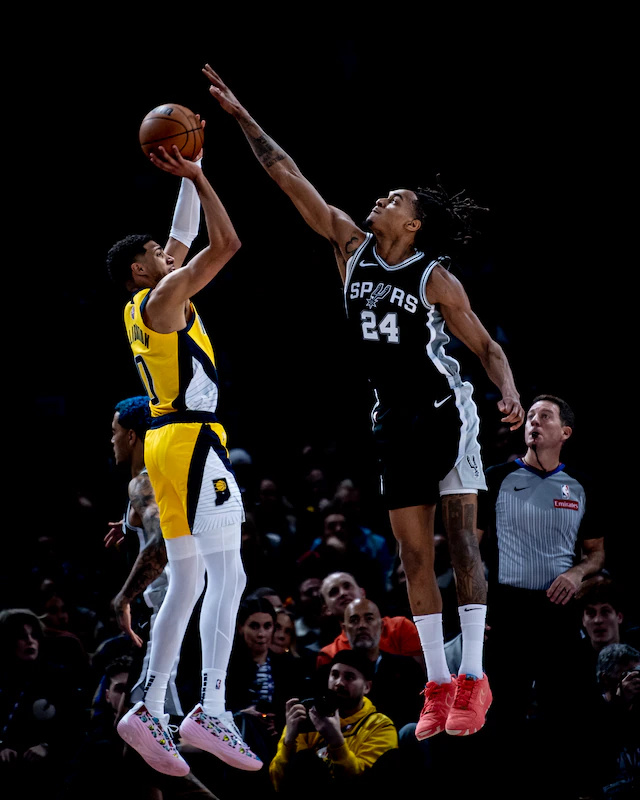 步行者队全队表现出色，大胜马刺队