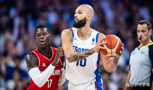 法国后卫在比赛中表现稳定,得到主帅赞许的简单介绍 法国后卫在比赛中表现稳定,得到主帅赞许的简单介绍