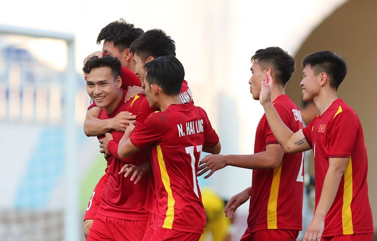 马来西亚队完胜中国队，安赛龙关键制胜