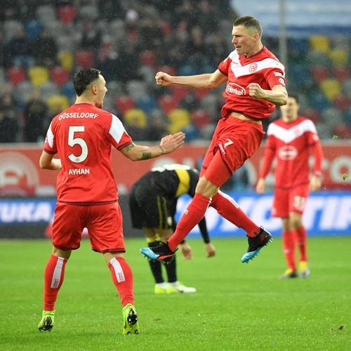 斯洛伐克队在欧洲赛场上实力抢眼，力争冠军