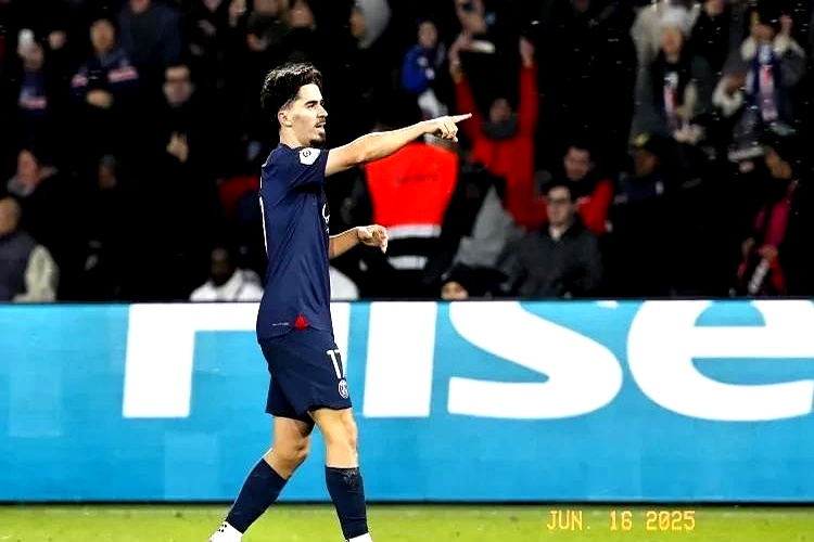 马德里球队实力碾压,稳居积分榜榜首的简单介绍 马德里球队实力碾压,稳居积分榜榜首的简单介绍