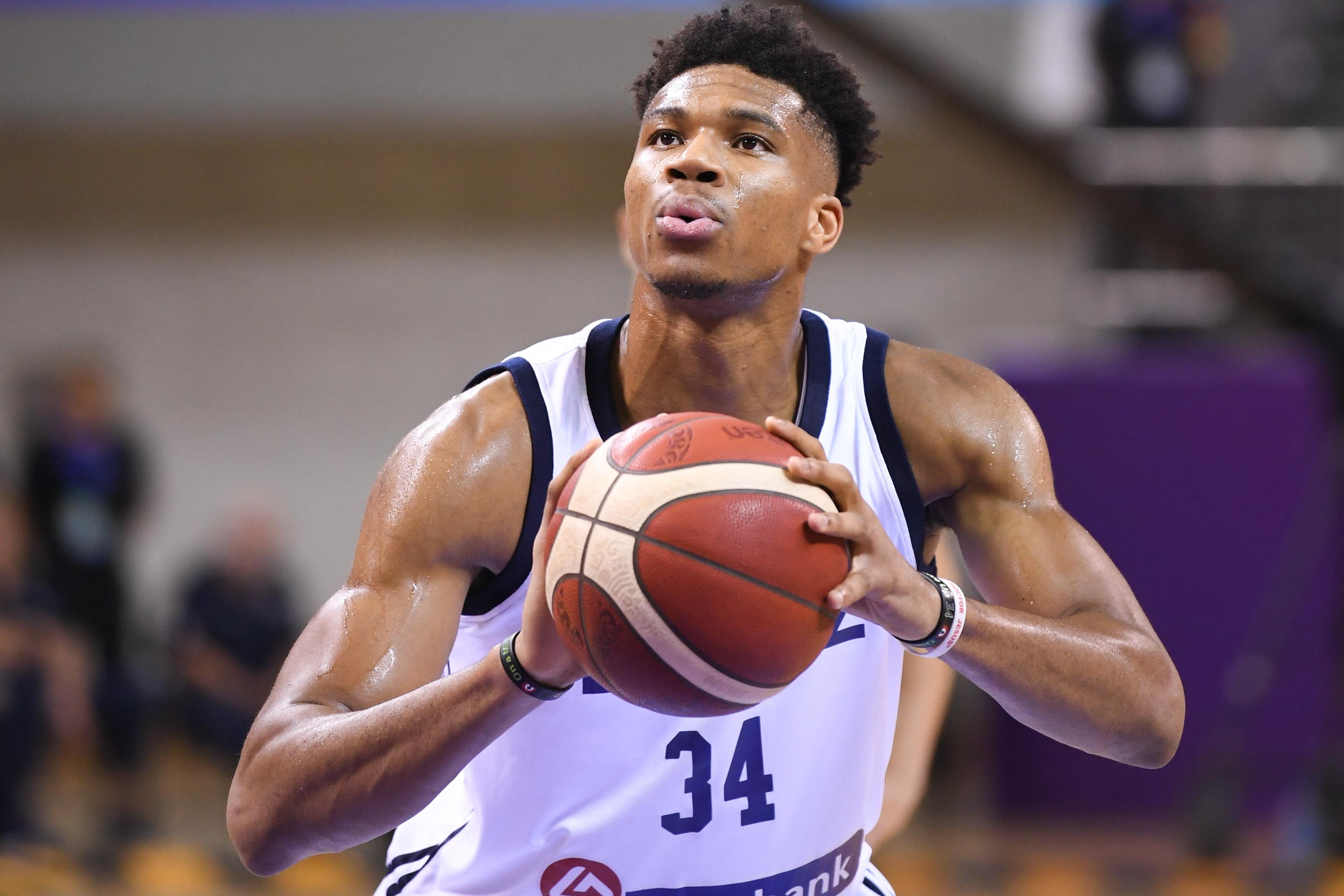 山西队鏖战天津队,字母哥点燃赛场的简单介绍 山西队鏖战天津队,字母哥点燃赛场的简单介绍